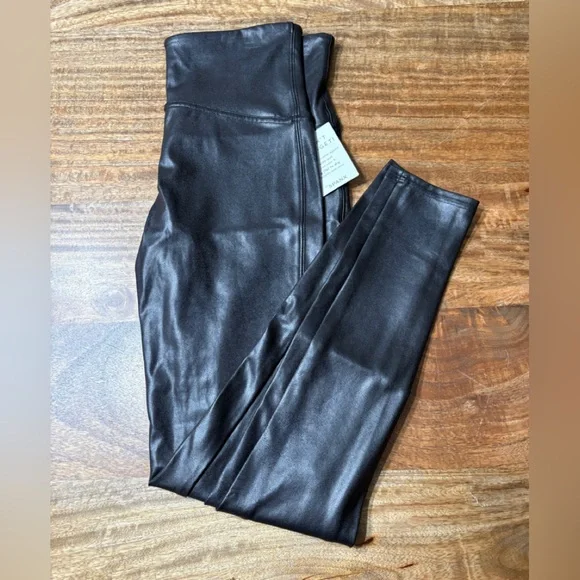 Spanx new with tags Faux Leather Leggings size Large - Picture 2 of 7